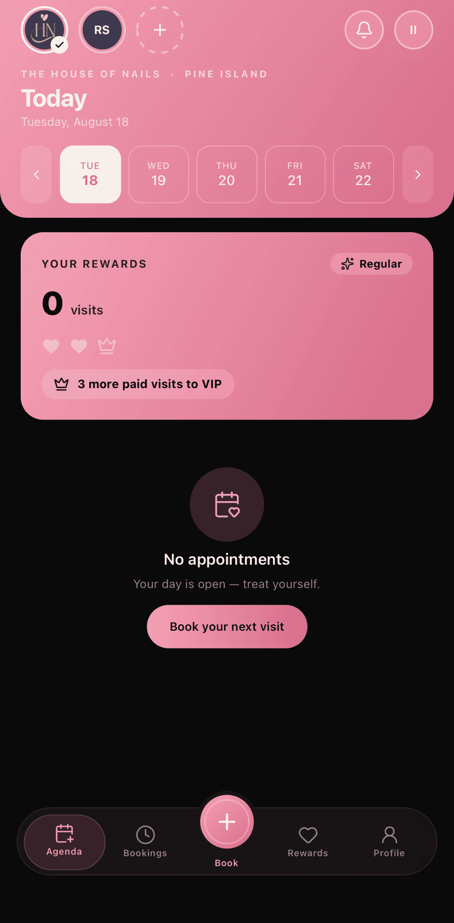 EasySalon client app agenda screen showing a week date strip, a rewards card and an open day